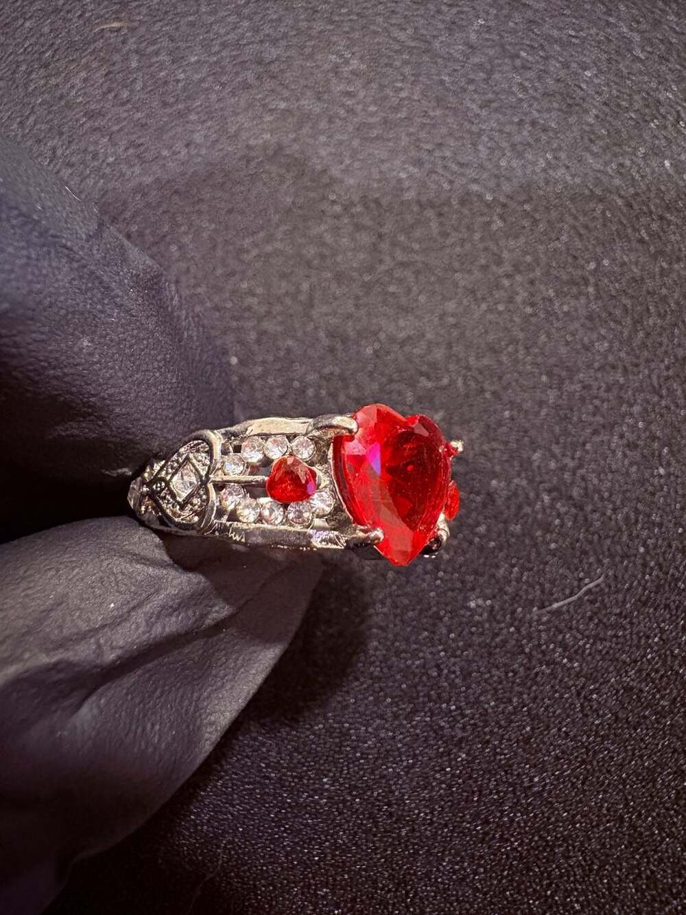 Red Rhinestone Heart Ring - Picture 4 of 5